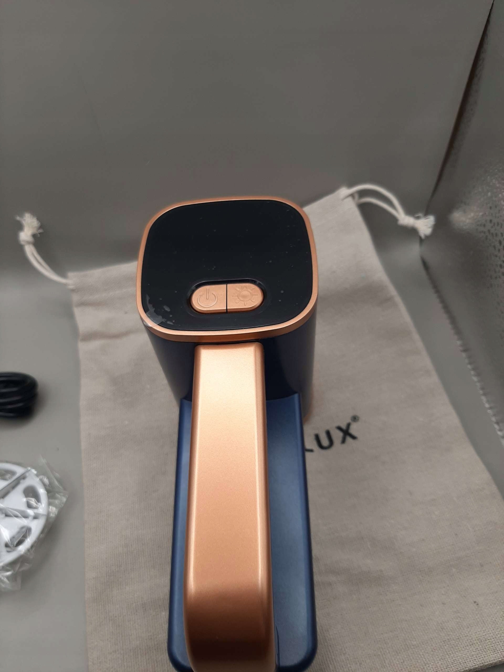 WiredLux 1236 LED Adjustable Speed Clothes Shaver 6 Blades USB Dominant color multicolor