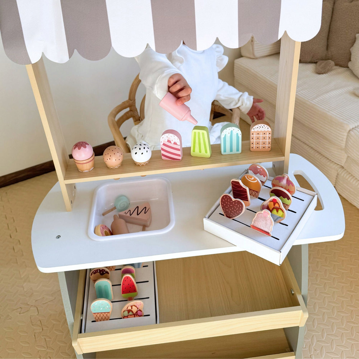 Wooden Ice Cream Shop on Wheels - Ice Cream Trolley Choice of Shapes and Colors Manufacturer code MAM207 ICE CREAM