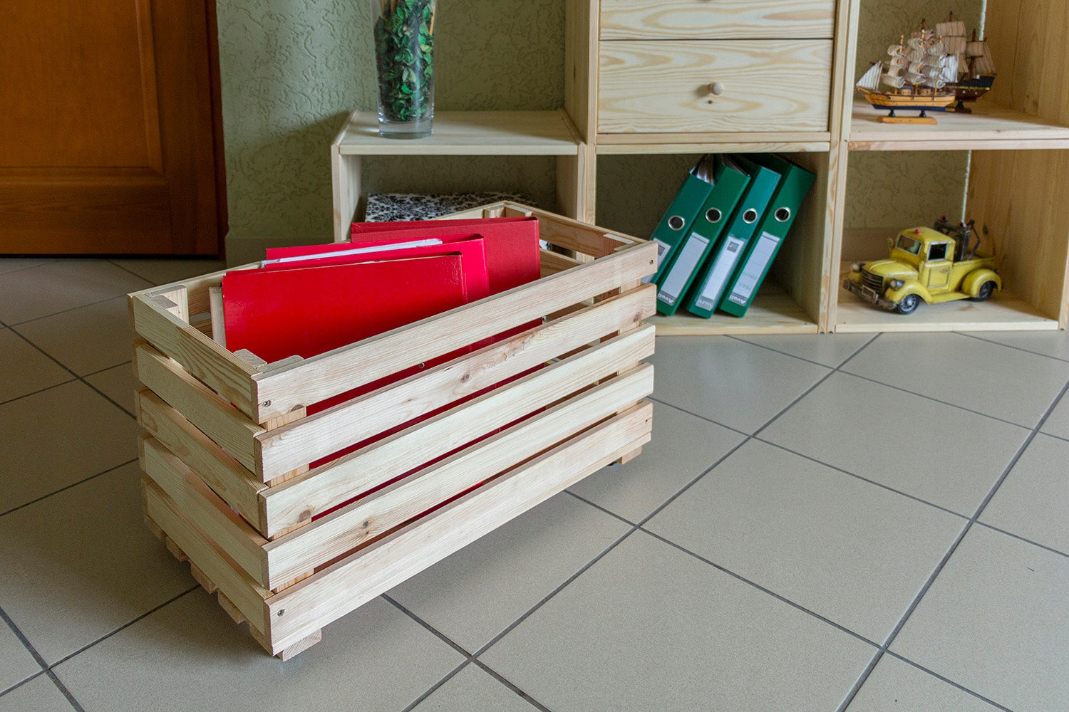 Wooden openwork box on wheels Hannover Manufacturer Prosbud