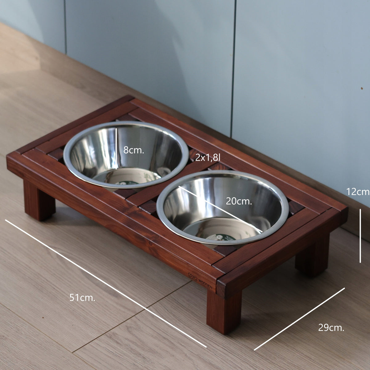 Wooden stand plus two metal bowls for dog size L 2 x1,8l. Manufacturer code 5904479182340