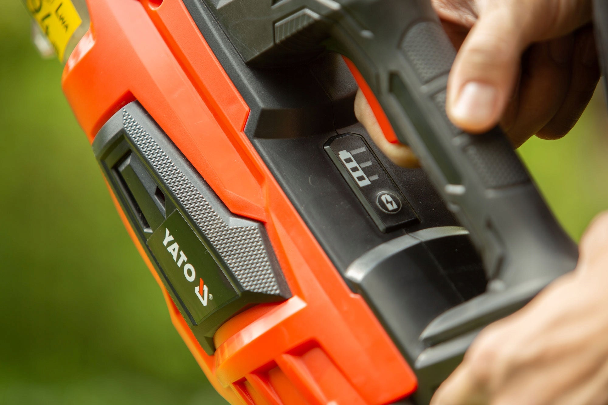 YATO YT-85177 leaf blower SOLO 18V TURBO 100-126 km/h BODY Power supply rechargeable battery