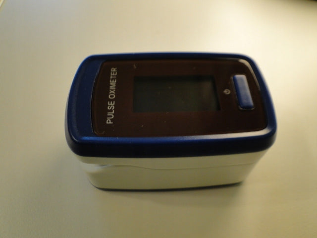 pulse oximeter with alarm new Batteries included yes